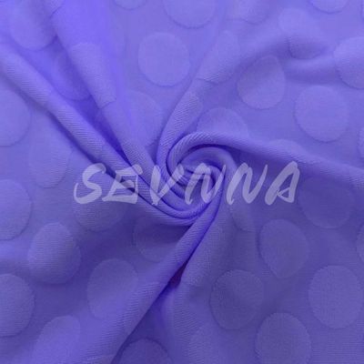Tessuti di poliestere riciclati: la soluzione ecocompatibile per una moda sostenibile