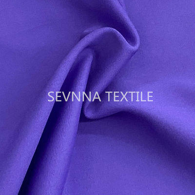 Stampando il tessuto direttamente riciclato dello Swimwear i bikini sostenibili tirano i pantaloni in secco