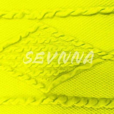 Abbigliamento da sport confortevole e resistente