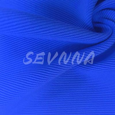 Materiale di nylon riciclato di larghezza 155 cm per abbigliamento sostenibile e versatile