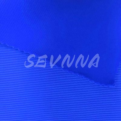Materiale di nylon riciclato di larghezza 155 cm per abbigliamento sostenibile e versatile