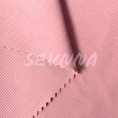 Prova un comfort e una flessibilità imbattibili con il tessuto Yoga Wear