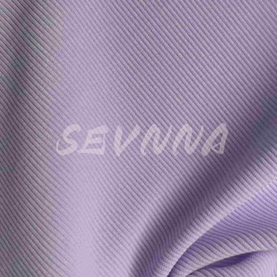 Soluzione di abbigliamento attivo sostenibile in tessuto di nylon riciclabile