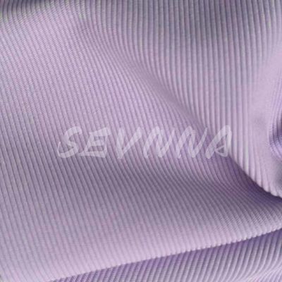 Soluzione di abbigliamento attivo sostenibile in tessuto di nylon riciclabile