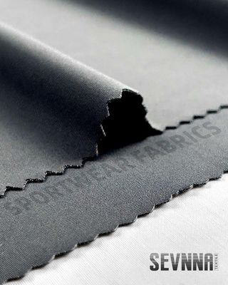 152 cm di larghezza tessuto Lycra con 72% materiali riciclati e 28% Xtra Life Lycra