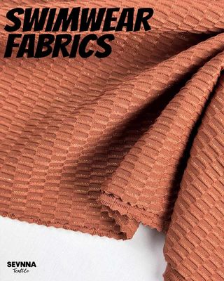 Tessuto da nuoto premium testurizzato con larghezza 130 cm, peso 250 gsm e composizione in nylon riciclato per costumi da bagno ad alte prestazioni