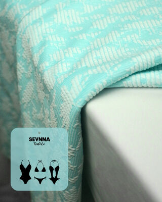 Tessuto da nuoto di qualità superiore con 135 cm di larghezza, 195 grammi di peso e 50% di poliestere riciclato